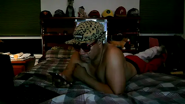 Snapshot of pimpdaddy4ever chatting on 11/14/25, 02:21 pimpdaddy4ever online show from 11/14/25, 02:21