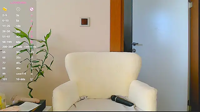   QUEEN    online show from 10/16/25, 10:49