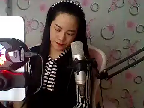 Snapshot of Nana-68 chatting on 02/13/25, 08:59 Nana-68 online show from 02/13/25, 08:59