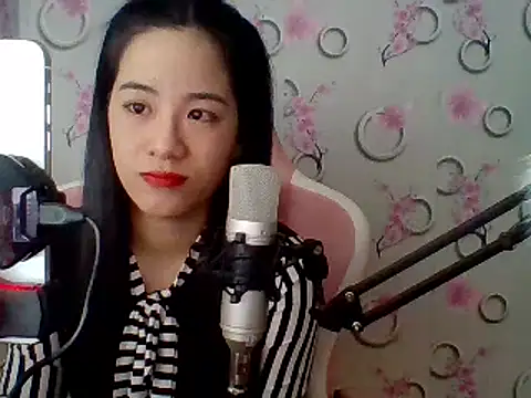 Snapshot of Nana-68 chatting on 03/22/25, 06:43 Nana-68 online show from 03/22/25, 06:43