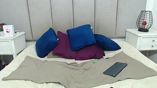 AmbarJacksonn  online show from 12/05/24, 06:00