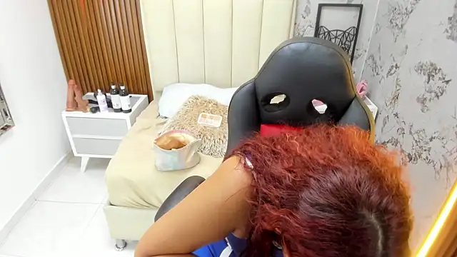 MADISON ROWAN1 online show from 10/25/25, 03:25