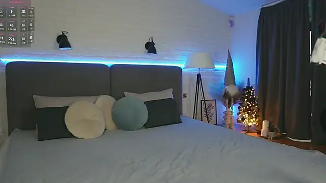 Viola  moon online show from 12/27/24, 12:56