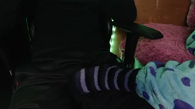 Snapshot of OldManAndGirlishLady chatting on 02/19/25, 02:12 OldManAndGirlishLady online show from 02/19/25, 02:12