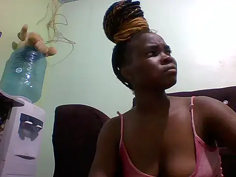 Snapshot of sexxyqueenn22 chatting on 11/02/25, 12:46 sexxyqueenn22 online show from 11/02/25, 12:46