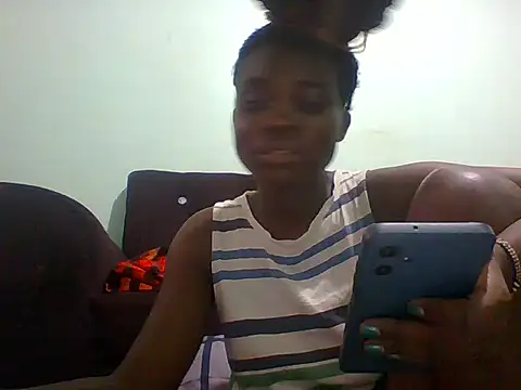 Snapshot of sexxyqueenn22 chatting on 11/08/25, 11:25 sexxyqueenn22 online show from 11/08/25, 11:25