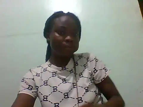 Snapshot of sexxyqueenn22 chatting on 11/30/25, 04:11 sexxyqueenn22 online show from 11/30/25, 04:11