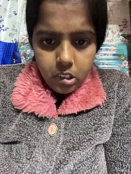 Snapshot of Beauty-queen chatting on 01/01/25, 04:39 Beauty-queen online show from 01/01/25, 04:39