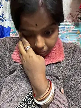 Snapshot of Beauty-queen chatting on 01/03/25, 04:37 Beauty-queen online show from 01/03/25, 04:37