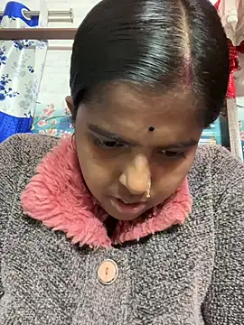 Snapshot of Beauty-queen chatting on 01/10/25, 10:28 Beauty-queen online show from 01/10/25, 10:28