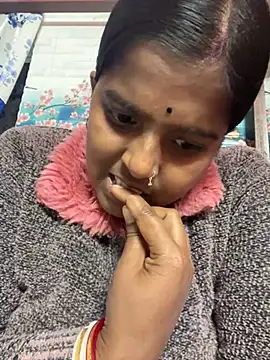 Snapshot of Beauty-queen chatting on 01/11/25, 10:40 Beauty-queen online show from 01/11/25, 10:40