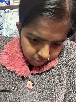 Snapshot of Beauty-queen chatting on 01/11/25, 02:15 Beauty-queen online show from 01/11/25, 02:15