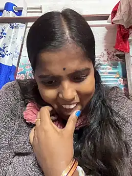 Snapshot of Beauty-queen chatting on 01/12/25, 01:37 Beauty-queen online show from 01/12/25, 01:37