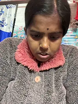 Snapshot of Beauty-queen chatting on 01/12/25, 04:40 Beauty-queen online show from 01/12/25, 04:40