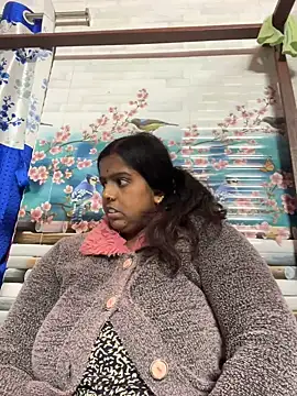 Snapshot of Beauty-queen chatting on 01/13/25, 01:39 Beauty-queen online show from 01/13/25, 01:39