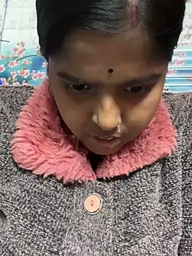 Snapshot of Beauty-queen chatting on 01/18/25, 10:49 Beauty-queen online show from 01/18/25, 10:49