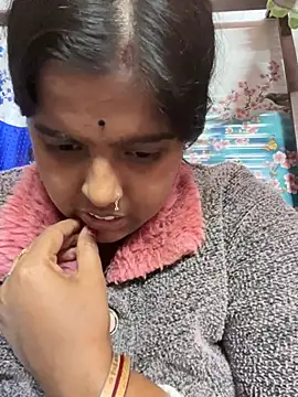 Snapshot of Beauty-queen chatting on 02/01/25, 04:33 Beauty-queen online show from 02/01/25, 04:33