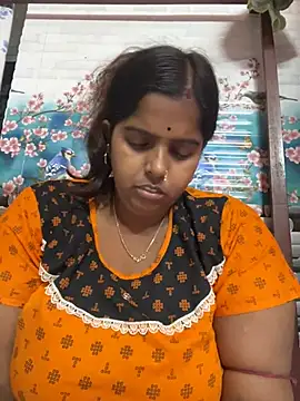 Snapshot of Beauty-queen chatting on 02/03/25, 11:20 Beauty-queen online show from 02/03/25, 11:20