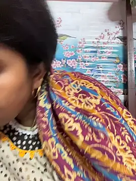 Snapshot of Beauty-queen chatting on 02/04/25, 12:44 Beauty-queen online show from 02/04/25, 12:44