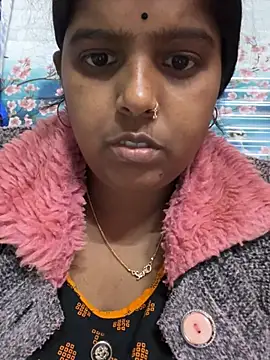 Snapshot of Beauty-queen chatting on 02/10/25, 01:33 Beauty-queen online show from 02/10/25, 01:33