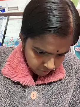 Snapshot of Beauty-queen chatting on 02/14/25, 10:59 Beauty-queen online show from 02/14/25, 10:59