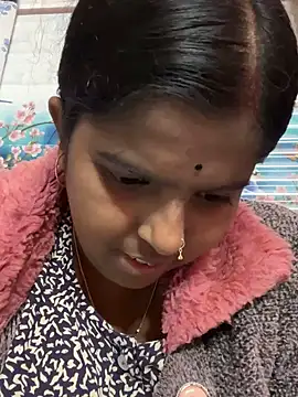 Snapshot of Beauty-queen chatting on 02/17/25, 01:21 Beauty-queen online show from 02/17/25, 01:21