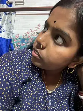 Snapshot of Beauty-queen chatting on 02/18/25, 10:05 Beauty-queen online show from 02/18/25, 10:05