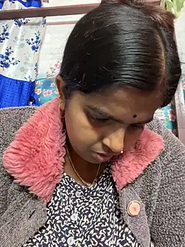 Snapshot of Beauty-queen chatting on 02/21/25, 11:01 Beauty-queen online show from 02/21/25, 11:01
