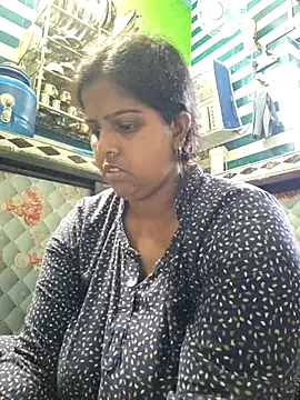 Snapshot of Beauty-queen chatting on 03/10/25, 04:07 Beauty-queen online show from 03/10/25, 04:07