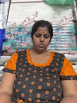 Snapshot of Beauty-queen chatting on 03/11/25, 02:18 Beauty-queen online show from 03/11/25, 02:18