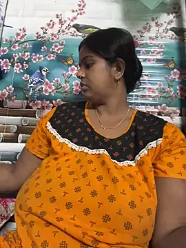 Snapshot of Beauty-queen chatting on 03/18/25, 11:08 Beauty-queen online show from 03/18/25, 11:08
