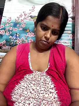 Snapshot of Beauty-queen chatting on 09/16/25, 10:49 Beauty-queen online show from 09/16/25, 10:49