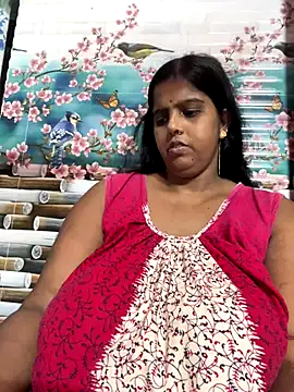 Snapshot of Beauty-queen chatting on 09/18/25, 10:39 Beauty-queen online show from 09/18/25, 10:39