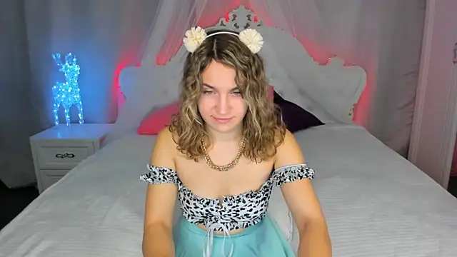 Snapshot of Milka_Blond chatting on 12/16/24, 12:37 Milka Blond online show from 12/16/24, 12:37