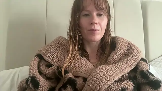 Snapshot of redheadrosie69 chatting on 10/06/25, 09:07 redheadrosie69 online show from 10/06/25, 09:07