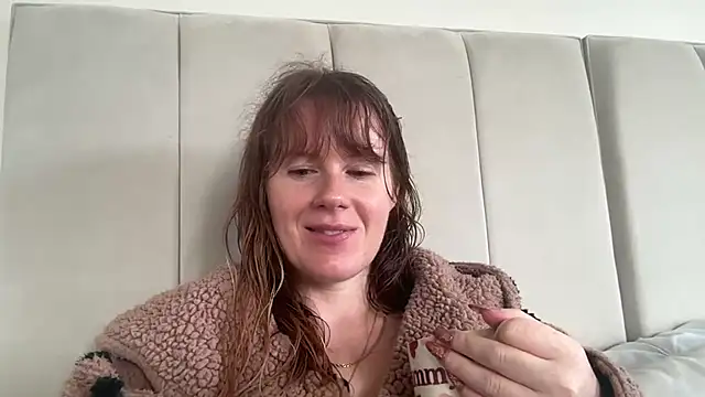 Snapshot of redheadrosie69 chatting on 10/13/25, 09:20 redheadrosie69 online show from 10/13/25, 09:20