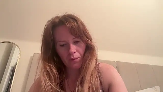 Snapshot of redheadrosie69 chatting on 10/17/25, 06:49 redheadrosie69 online show from 10/17/25, 06:49