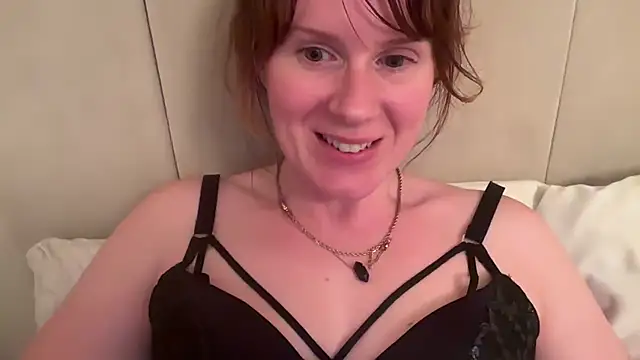 Snapshot of redheadrosie69 chatting on 10/30/25, 07:47 redheadrosie69 online show from 10/30/25, 07:47