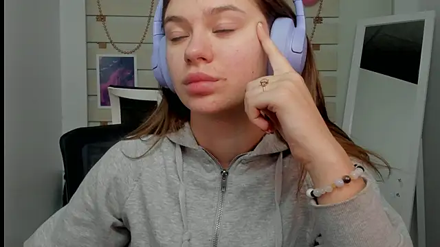 Josephine Kiss online show from 02/25/25, 12:45