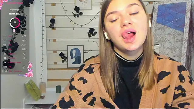 Josephine Kiss online show from 10/31/25, 09:21