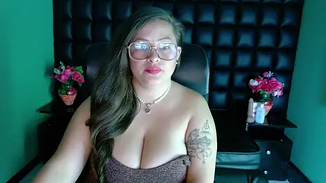 Snapshot of SaraThomso chatting on 12/05/24, 05:59 SaraThomso online show from 12/05/24, 05:59