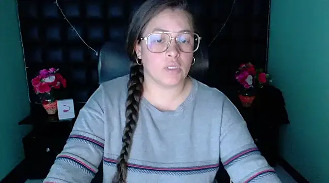 Snapshot of SaraThomso chatting on 12/28/24, 05:55 SaraThomso online show from 12/28/24, 05:55