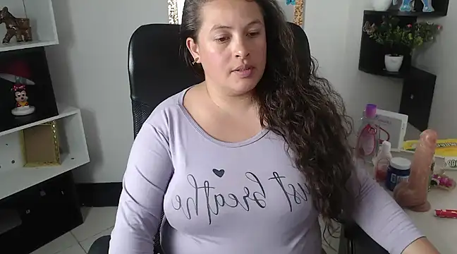 Snapshot of SaraThomso chatting on 02/04/25, 09:07 SaraThomso online show from 02/04/25, 09:07