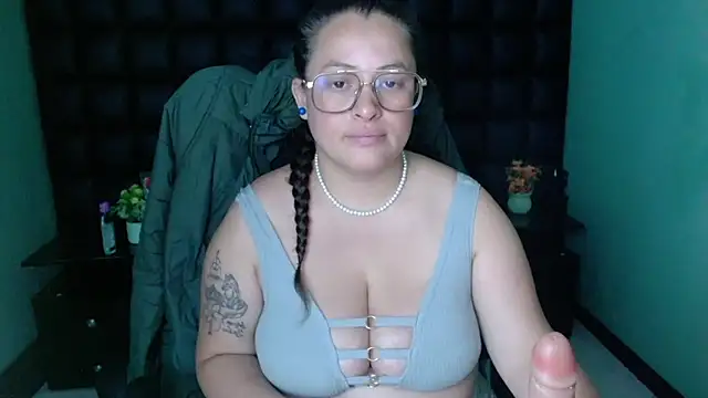 Snapshot of SaraThomso chatting on 02/21/25, 09:13 SaraThomso online show from 02/21/25, 09:13