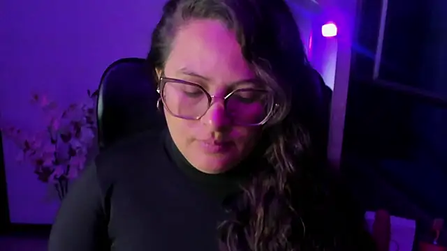 Snapshot of SaraThomso chatting on 09/09/25, 03:28 SaraThomso online show from 09/09/25, 03:28