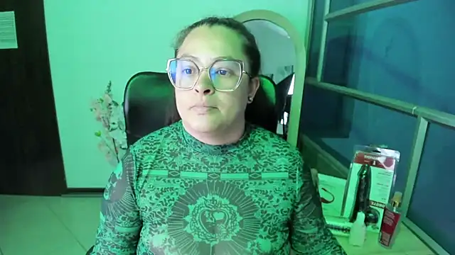 Snapshot of SaraThomso chatting on 09/10/25, 03:17 SaraThomso online show from 09/10/25, 03:17