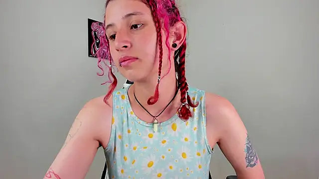 Snapshot of valent_27 chatting on 11/11/25, 02:55 valent 27 online show from 11/11/25, 02:55