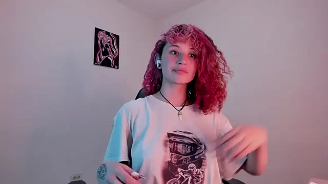 Snapshot of valent_27 chatting on 11/24/25, 01:05 valent 27 online show from 11/24/25, 01:05