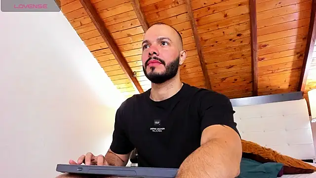 Snapshot of Tom_Bailey chatting on 09/17/25, 12:40 Tom Bailey online show from 09/17/25, 12:40