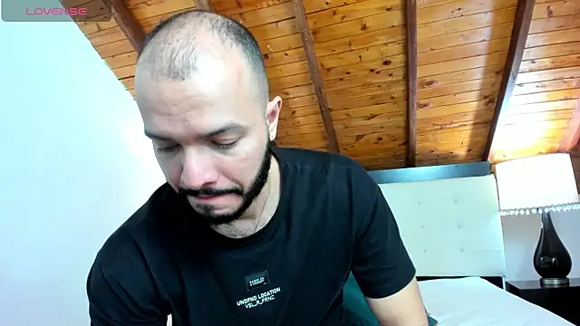 Snapshot of Tom_Bailey chatting on 09/20/25, 04:02 Tom Bailey online show from 09/20/25, 04:02